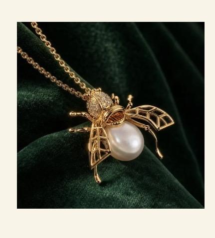 Bee With Pearl angle 2