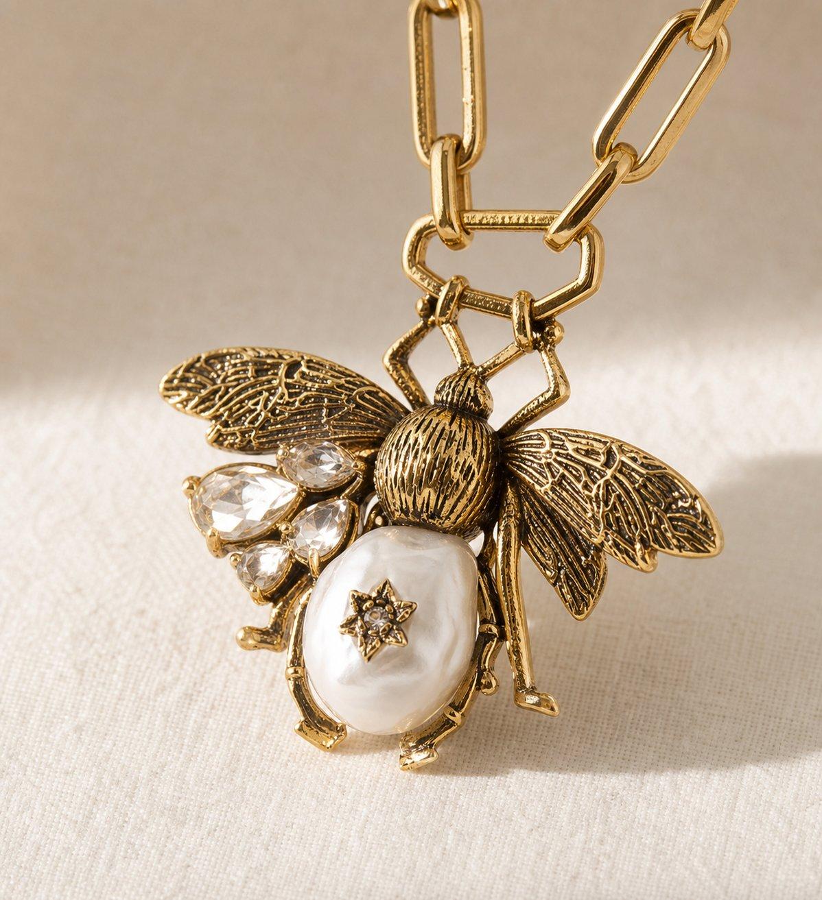 Queen of Three Bees angle 1